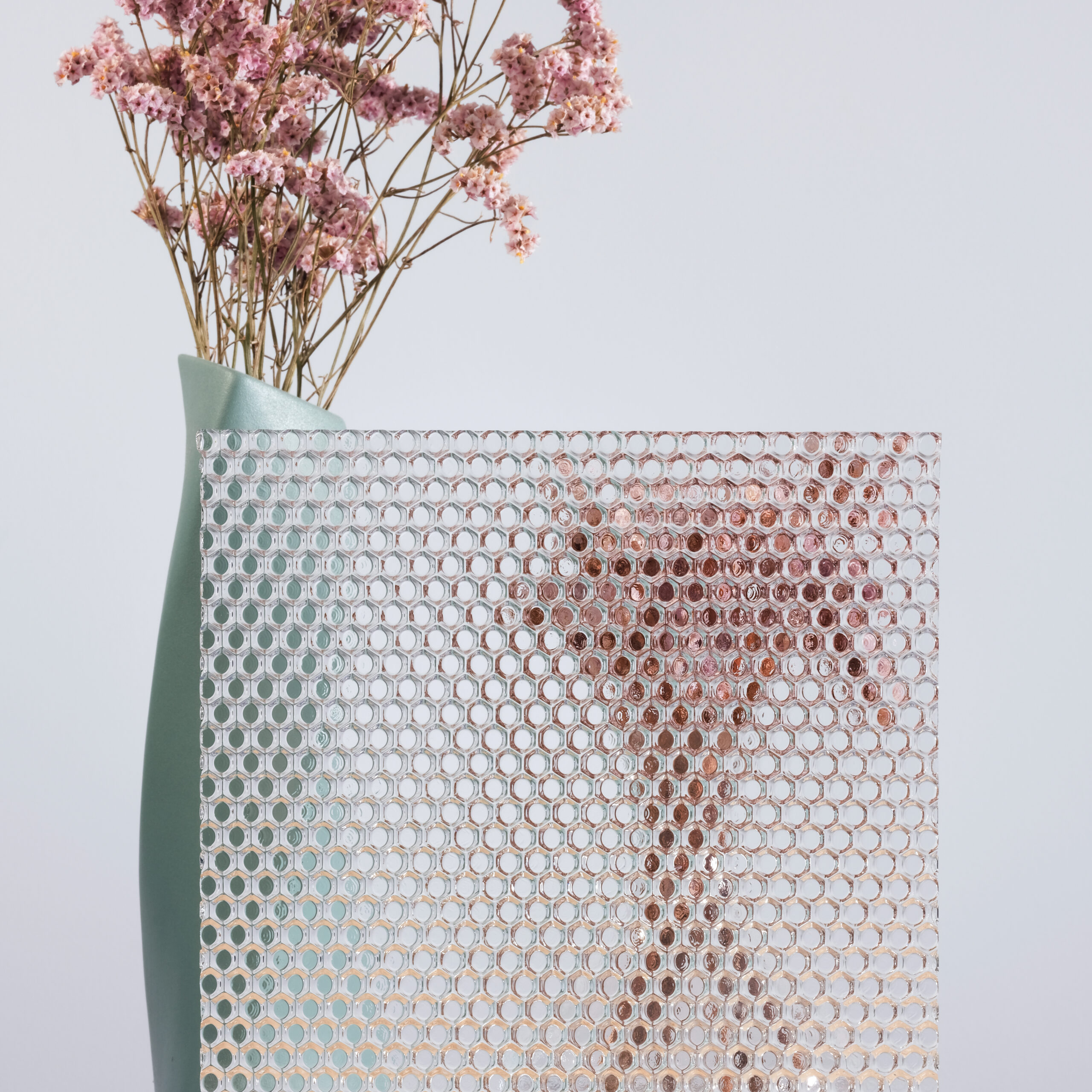 Стекло узорчатое Honeycomb, осветлённое — образец материала