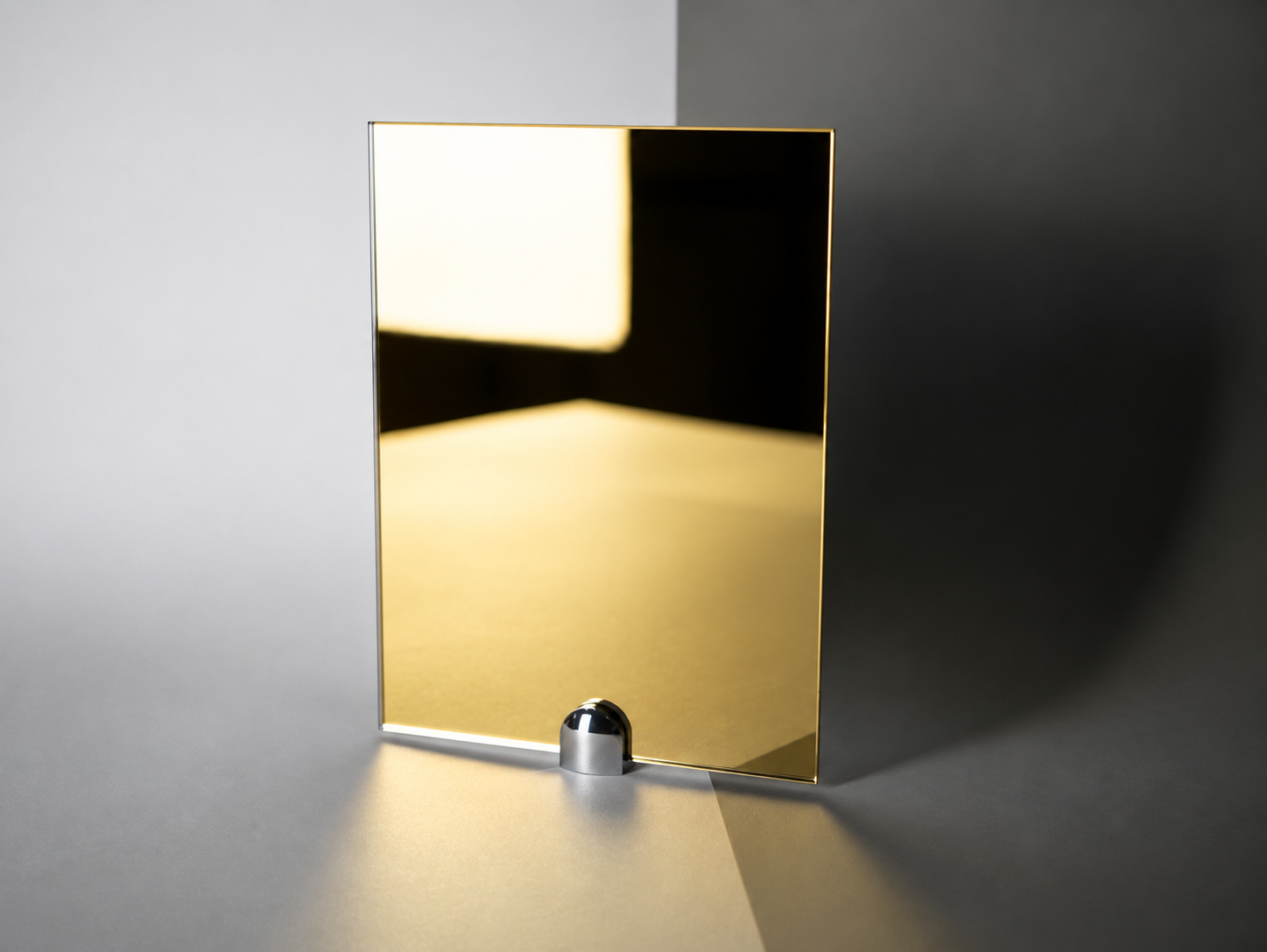 Зеркало тонированное лайт голден миррор (Light golden mirror) золотое — образец материала